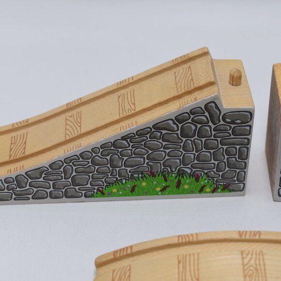 Arched Cobble Stone Bridge Overpass 3 Piece Thomas & Friends Wooden Railway 15in - Picture 7 of 8